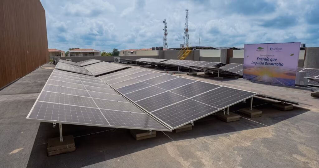 Bolívar avanza en sostenibilidad con nueva planta solar en centro comercial