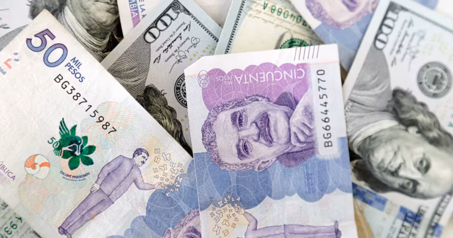 Repunta el peso colombiano: el dólar cae a mínimos históricos en tres años