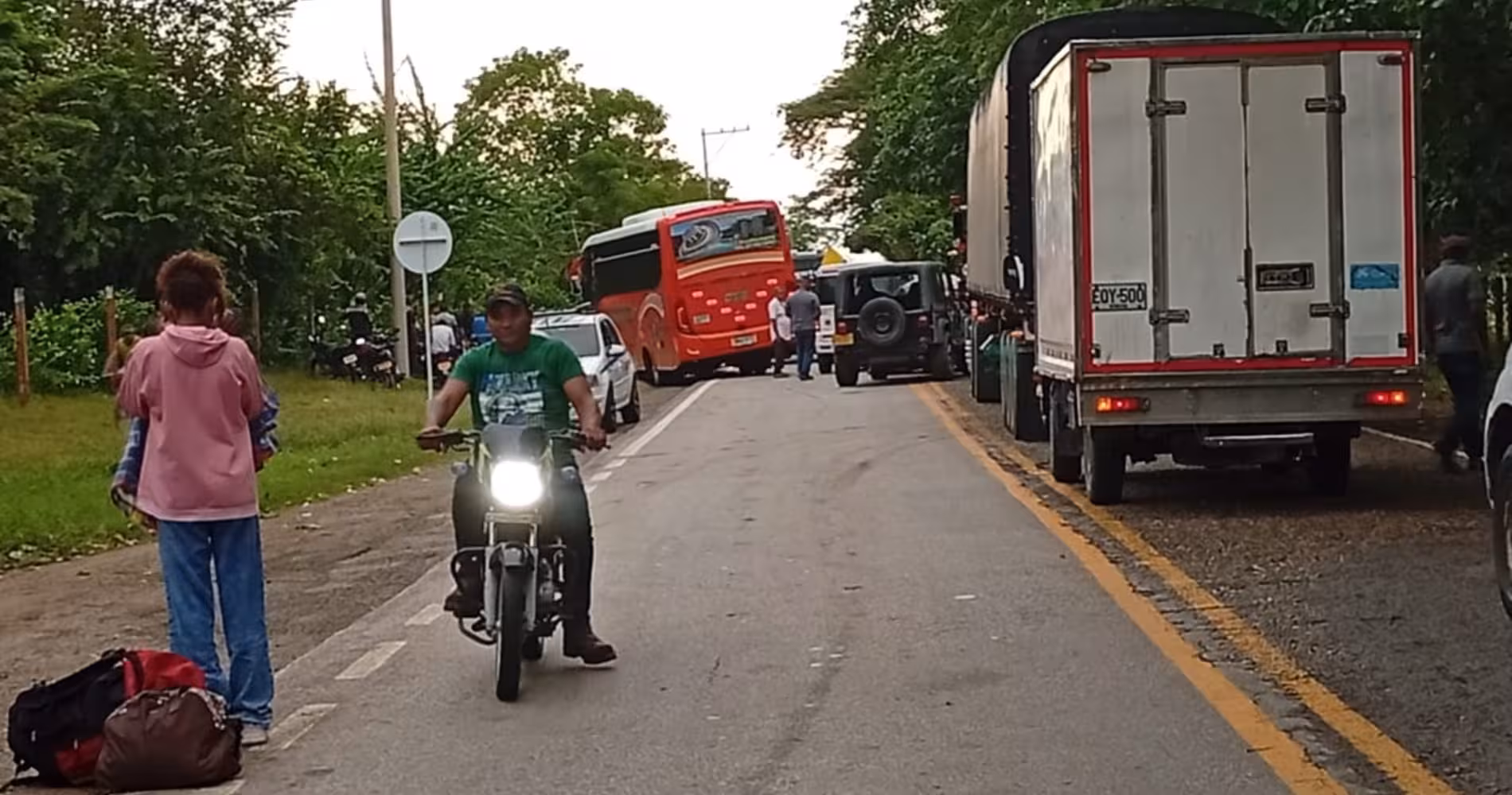 Protesta campesina bloquea el paso entre Magangué y Juan Arias