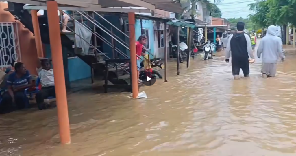 Río Caribona se desborda y afecta a varias familias en Montecristo