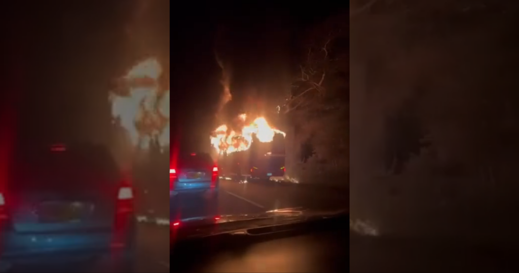 Emergencia en la vía Carreto–Calamar: bus terminó calcinado